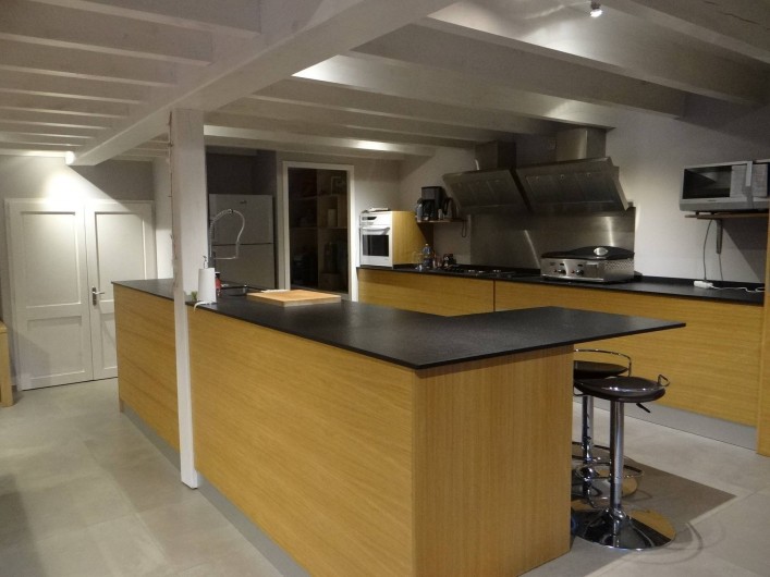 Location de vacances - Gîte à Monistrol-sur-Loire - cuisine ouverte sur salle à manger