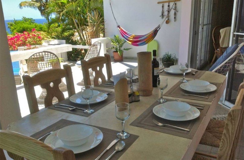 Location de vacances - Villa à Cabrera - Table de la terrasse de la villa, avec berçante et hamac