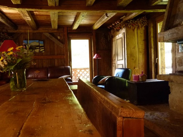 Location de vacances - Chalet à Saint-Gervais-les-Bains - vers le salon et sa cheminée savoyarde
