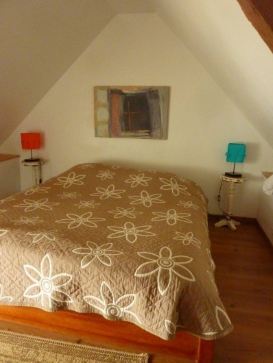 Location de vacances - Gîte à Cancale - 2ème étage : Chambre  n° 2 en sous-pente avec lit 160x200