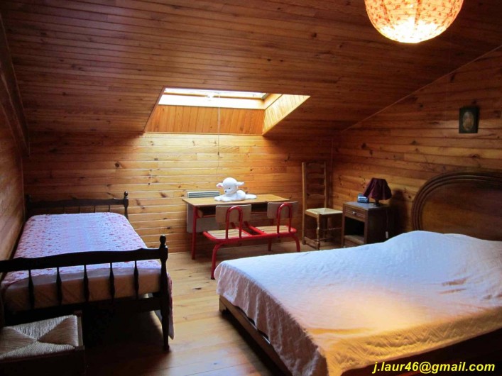 Location de vacances - Gîte à Valprionde - Chambre 2 avec un lit en 140 et un lit en 90