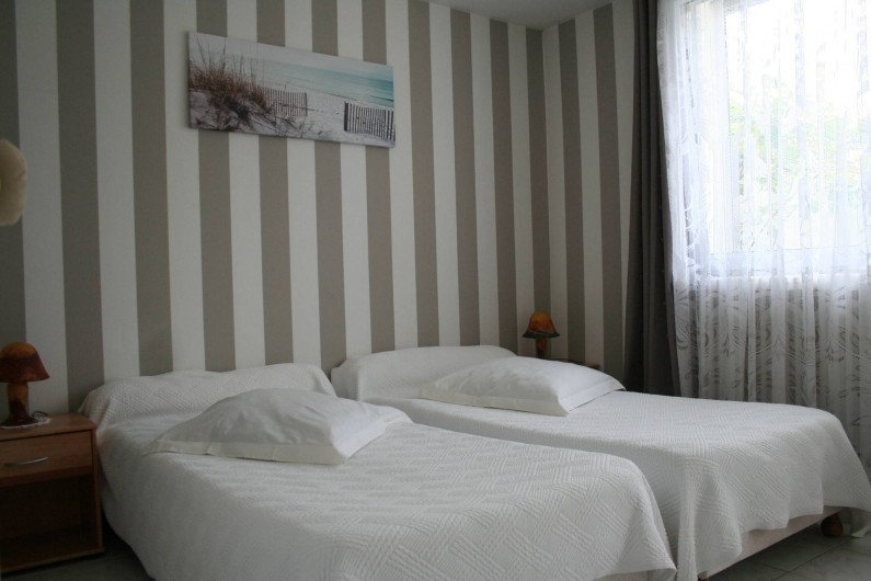 Location de vacances - Chambre d'hôtes à Ochancourt - chambre  " les dunes " en rdc avec lit jumeaux et accès sur le jardin