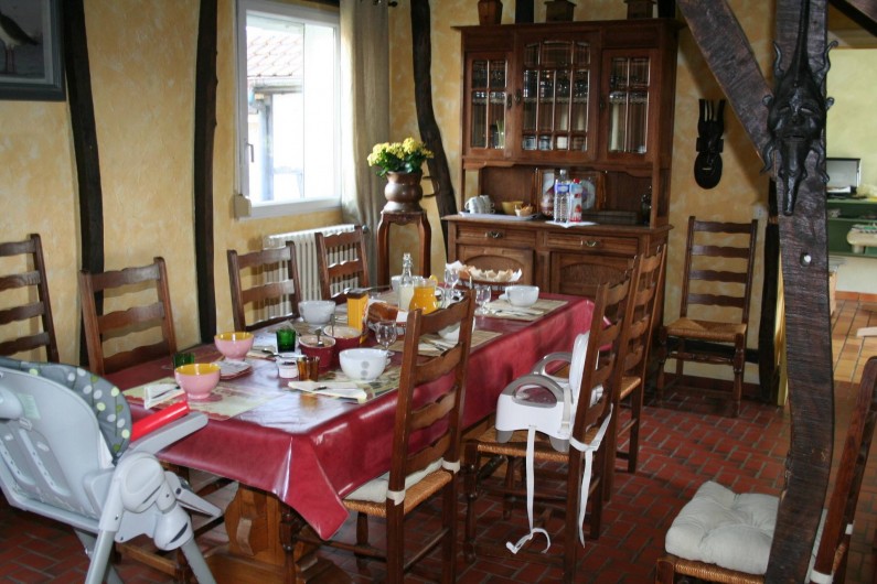 Location de vacances - Chambre d'hôtes à Ochancourt - salle a manger  pour les petits déjeunes en famille