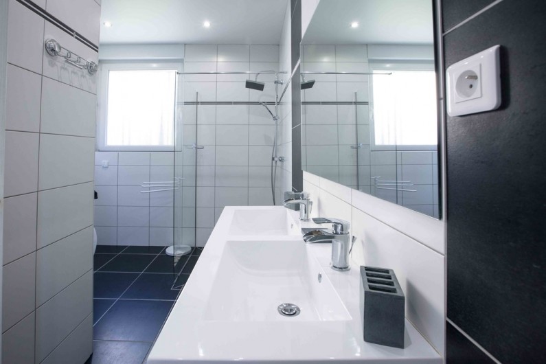 Location de vacances - Chalet à Raon-l'Étape - Seconde salle de douche avec machine à laver le linge