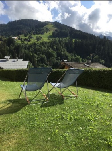 Location de vacances - Chalet à Arêches - Jardin exposition sud