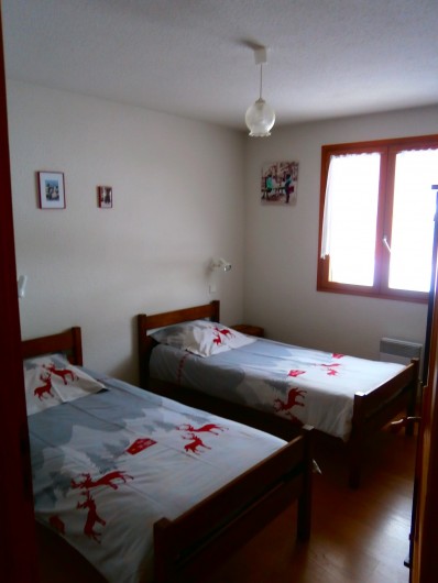 Location de vacances - Chalet à Arêches - Chambre Legette Mirantin 2 lits simples 90 * 190