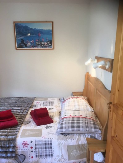 Location de vacances - Chalet à Arêches - Chambre parentale avec lit 140*190