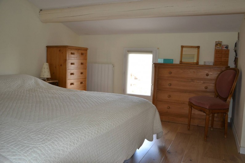Location de vacances - Villa à Aix-en-Provence - Chambre 4 - exposée Est - 12m2 avec lit 180cm haut de gamme+ commodes+placard