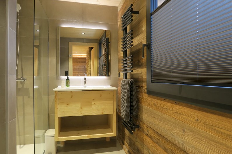 Location de vacances - Appartement à Les Gets - Salle de douche - Chambre 1