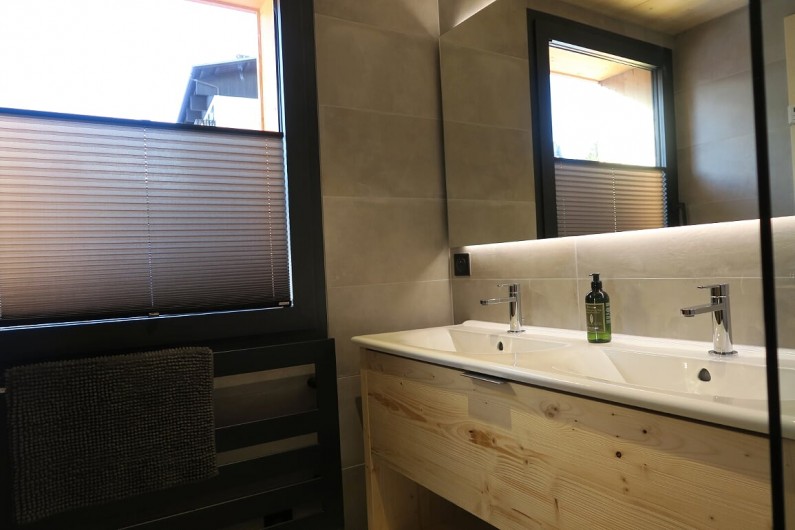 Location de vacances - Appartement à Les Gets - Salle de douche - Double vasque - Chambre 3