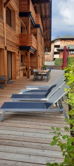 Location de vacances - Appartement à Les Gets - Terrasse espace détente