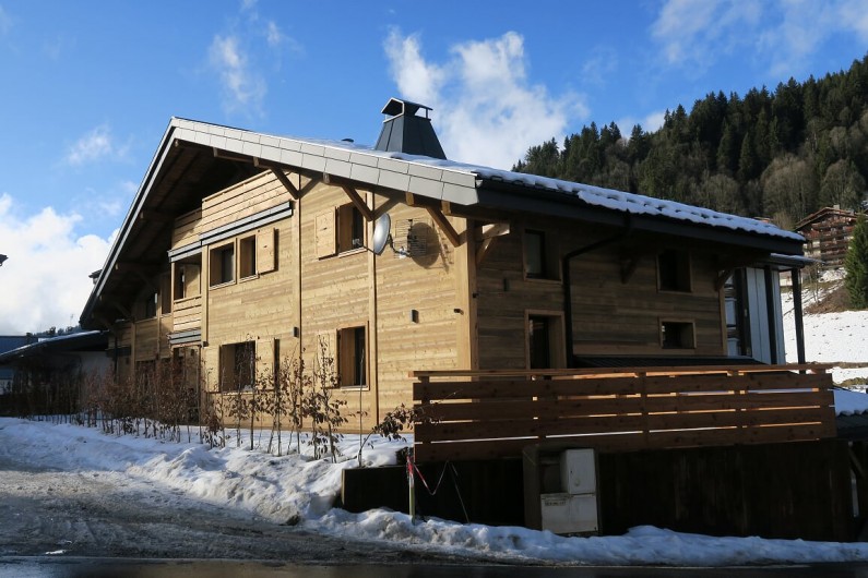 Location de vacances - Appartement à Les Gets - Chalet vue de la route du Léry