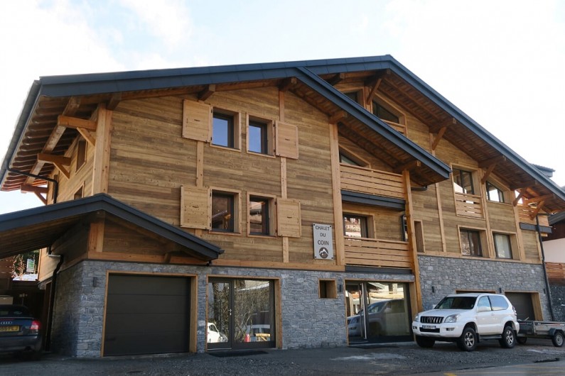 Location de vacances - Appartement à Les Gets - Le Chalet du Coin vue de face - Rue du Centre
