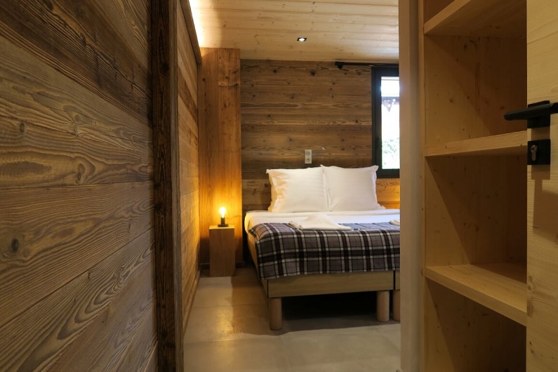 Location de vacances - Appartement à Les Gets - Entrée chambre 3 avec grande penderie/placard