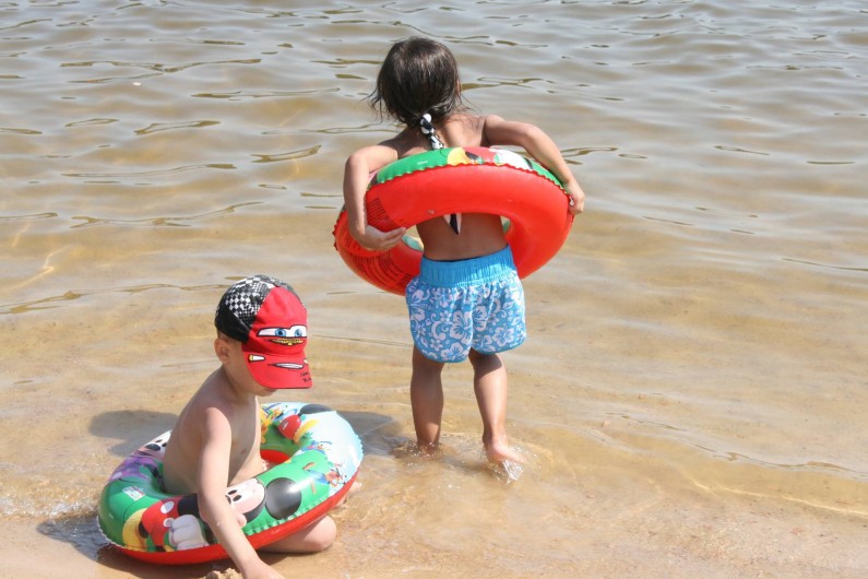 Location de vacances - Bungalow - Mobilhome à Beynat - Plaisirs de l'eau pour les petits comme pour les grands.