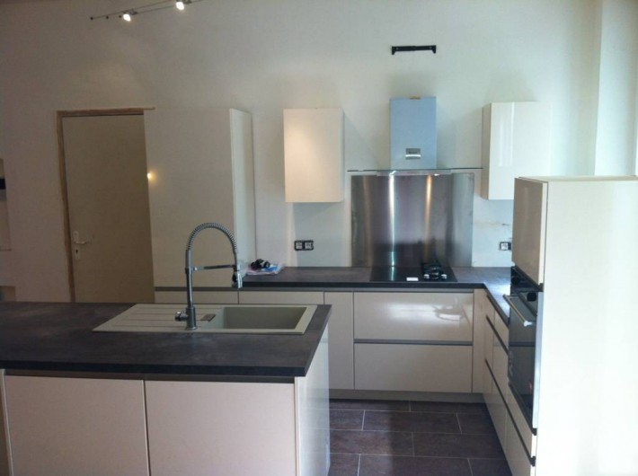 Location de vacances - Appartement à Marseille - Cuisine équipée (réfrigérateur, plaques à induction, four, lave-vaisselle, etc)