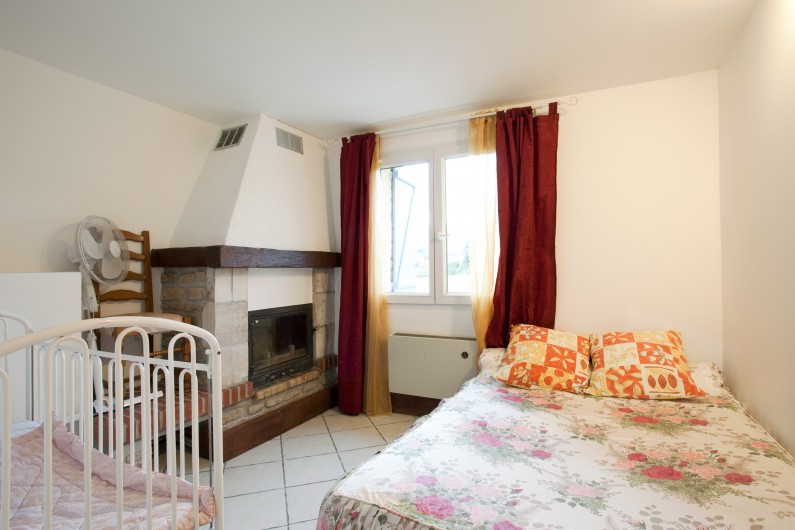 Location de vacances - Appartement à Saint-Marcel-lès-Sauzet - Chambre parents Primevère