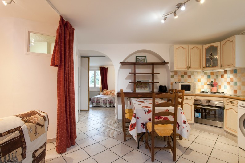 Location de vacances - Appartement à Saint-Marcel-lès-Sauzet - Vue ensemble Pièce à vivre  Primevère