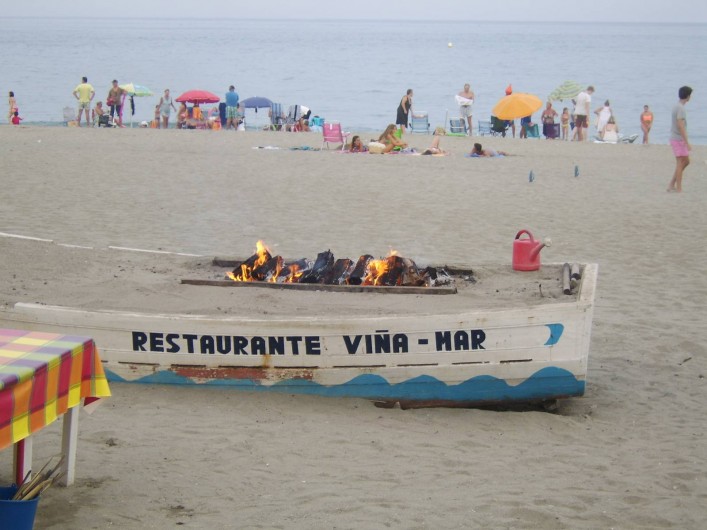 Location de vacances - Appartement à Marina de Casares - Le village le plus proche est Sabinillas, en bordure de plages (restaurant, ...)