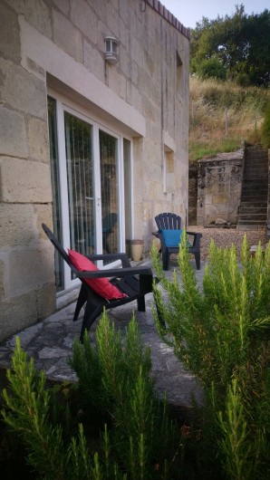 Location de vacances - Gîte à Bourg sur Gironde - Perron d'entrée du pavillon