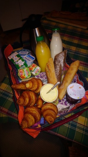 Location de vacances - Gîte à Bourg sur Gironde - Panier petit-déjeuner servi au pavillon