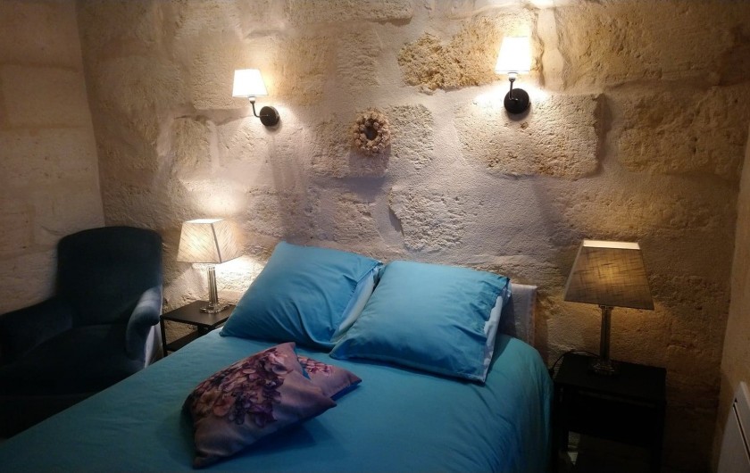Location de vacances - Gîte à Bourg sur Gironde - Vue de l'étage, chambre n°1  lit double 140x200