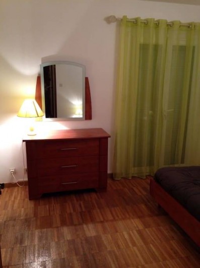 Location de vacances - Villa à Le Revest-les-Eaux - Chambre "verte"  avec terrasse