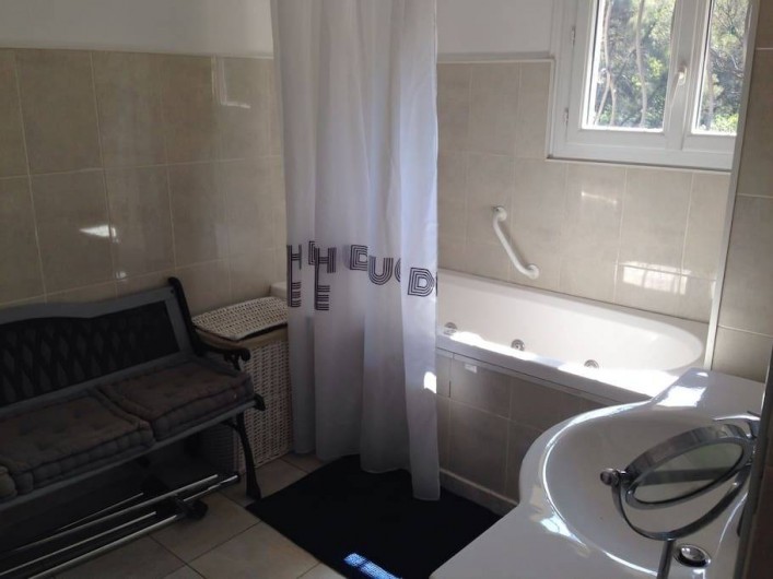 Location de vacances - Villa à Le Revest-les-Eaux - Salle de bain principale