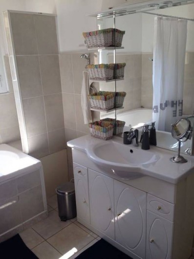Location de vacances - Villa à Le Revest-les-Eaux - Salle de bain principale