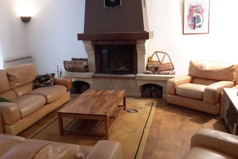 Location de vacances - Villa à Le Revest-les-Eaux - Salon - salle à manger  qui donne sur une veranda