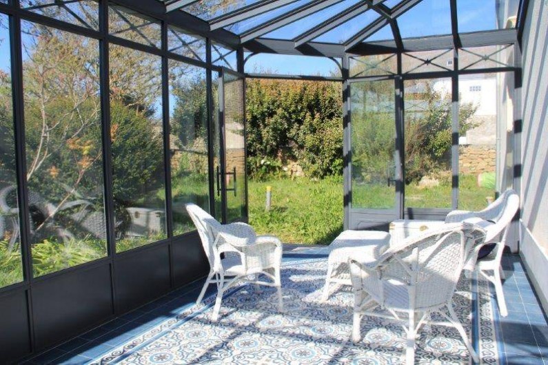 Location de vacances - Villa à Primelin - Véranda de style victorien signée Turpin-Longueville. Carreaux de ciments.