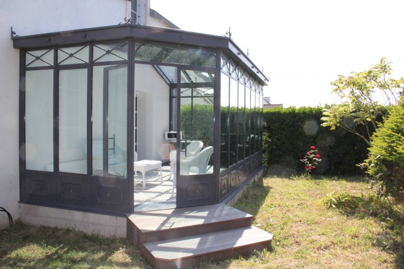 Location de vacances - Villa à Primelin - Véranda de style victorien par Turpin-Longueville. 18m². Orientée NORD.