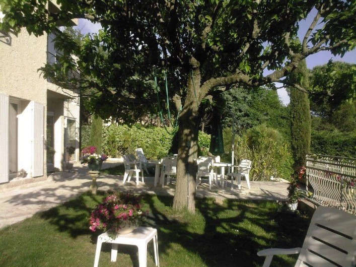 Location de vacances - Villa à Les Figons - le jardin ombragé