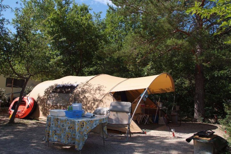 Location de vacances - Camping à Bauduen - Emplacement tente