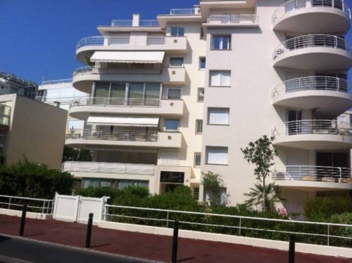 Location de vacances - Appartement à Cannes - Immeuble