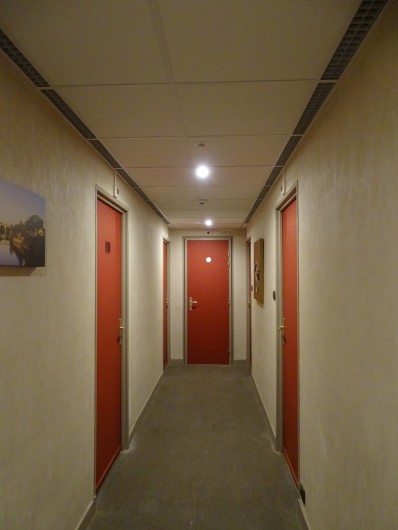 Location de vacances - Hôtel - Auberge à Albi - Couloir accès chambre
