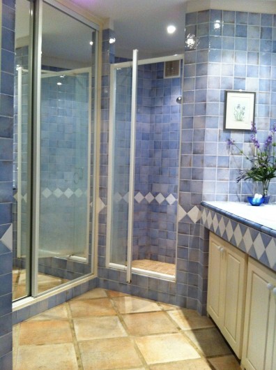 Location de vacances - Villa à Théoule-sur-Mer - salle douche