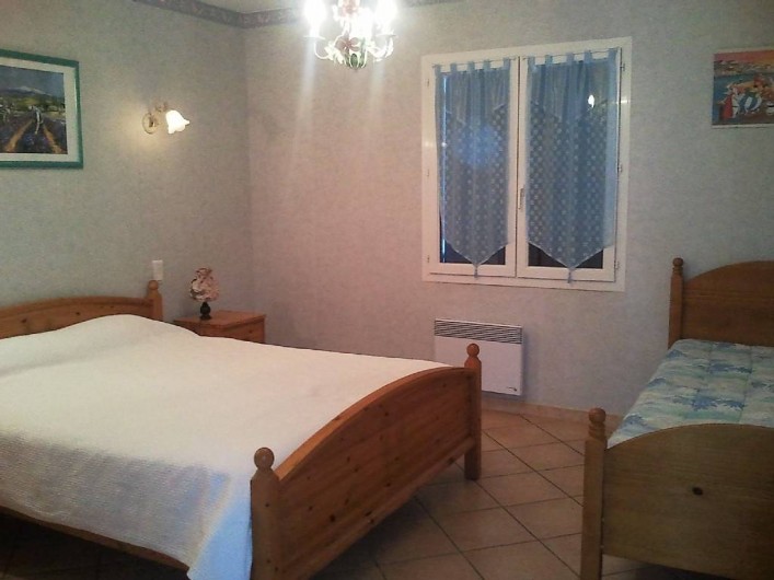Location de vacances - Villa à Lamanon - chambre avec lit deux place 160 et lit de une place de 90