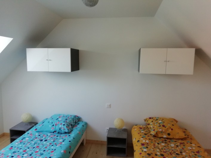Location de vacances - Gîte à Gonfreville - Chambre avec 2 lits 90x190 et possibilité d'un lit d'appoint 80x190