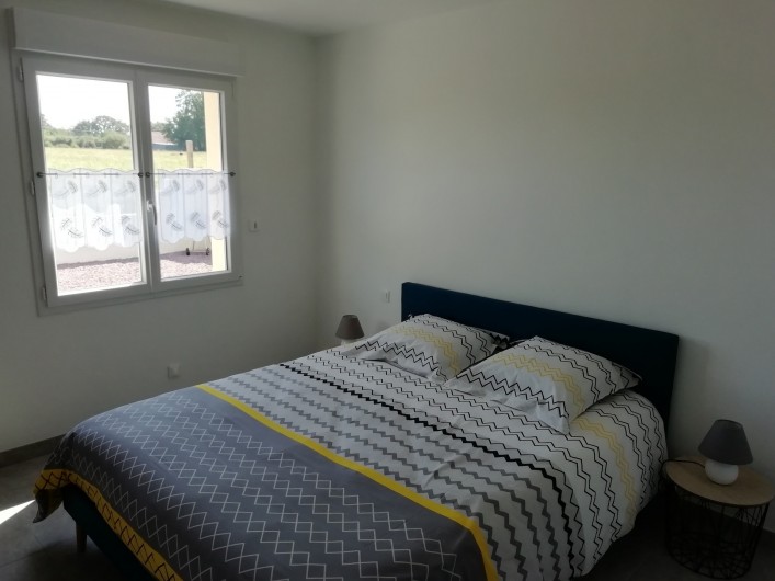 Location de vacances - Gîte à Gonfreville - Chambre au rez-de-chaussée avec lit 160x200 et petit dressing