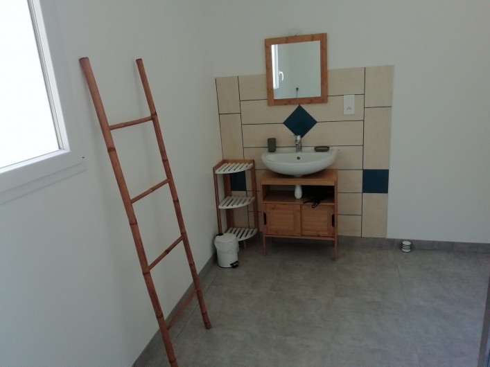 Location de vacances - Gîte à Gonfreville - Salle de bain coin lavabo