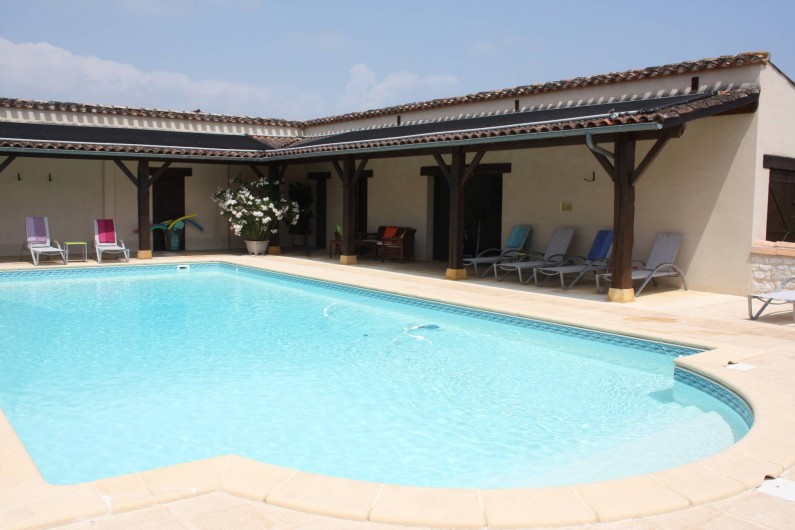 Location de vacances - Gîte à Saint-Aubin - Piscine privée avec un grand bassin