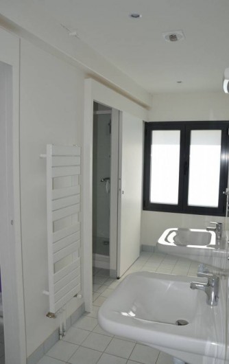 Location de vacances - Gîte à Sepmes - Salle d'eau étage