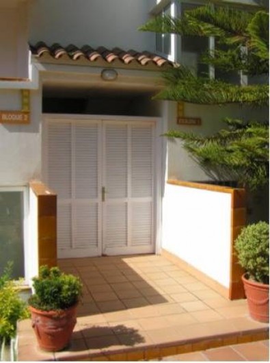 Location de vacances - Appartement à Platja d'Aro - Façade Nord avec entrée