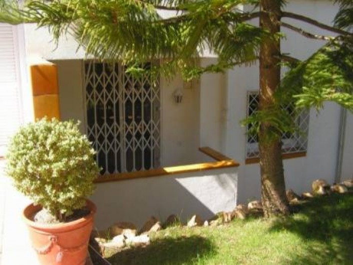 Location de vacances - Appartement à Platja d'Aro - Façade Nord avec entrée