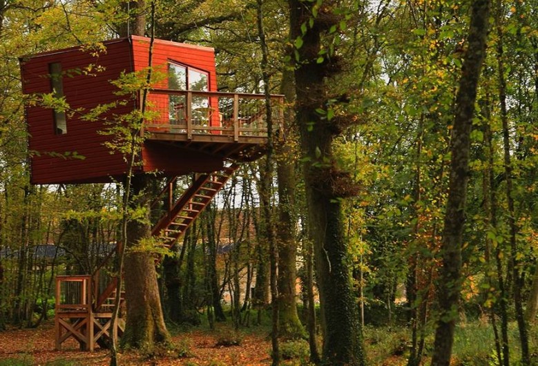 Location de vacances - Cabane dans les arbres à Saint-Vérain - Le Nid Penché, capacité : 2 adultes et un enfant