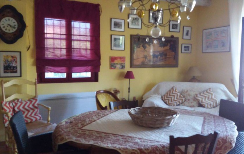 Location de vacances - Maison - Villa à Cheval-Blanc - séjour cuisine coin divan