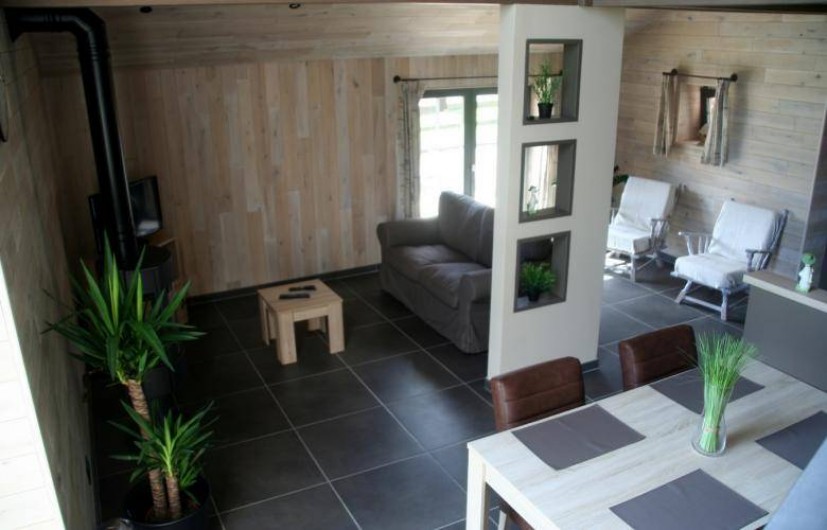 Location de vacances - Gîte à Wodecq - Salon, salle à manger et cuisine  sur plus de 60 m². Espace très lumineux.