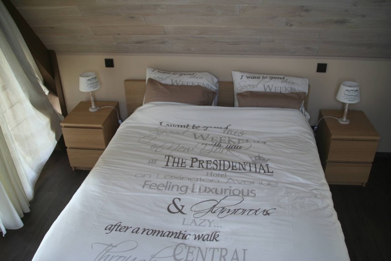 Location de vacances - Gîte à Wodecq - Literie de haute qualité , plusieurs oreillers à disposition.