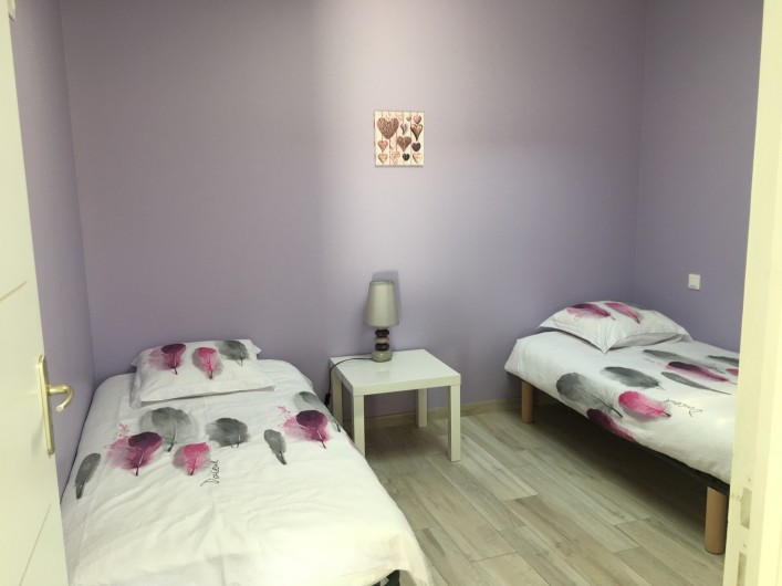 Location de vacances - Villa à Créances - La chambre 3 avec 2 lits 90x190cm très lumineuse avec fenêtre de toit